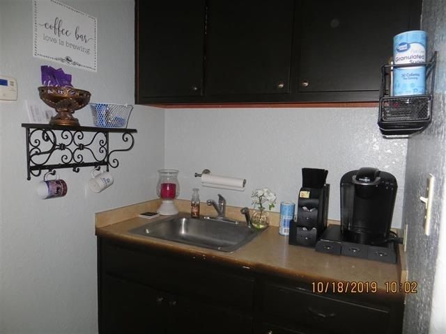 Commercial/Industrial Office: 206 Western Dr, Del Rio, TX 78840